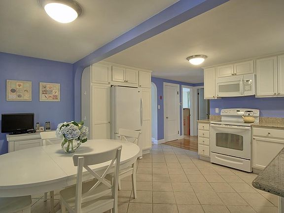 5th image of 13 Linden Ave