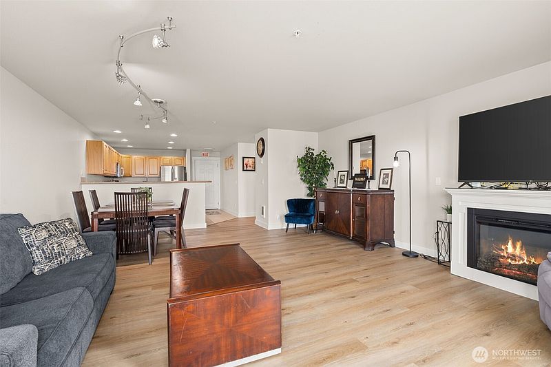 5th image of 1600 W Ocean Avenue #925