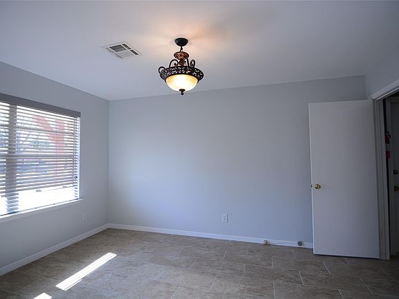 4th image of 2431 Droxford Dr