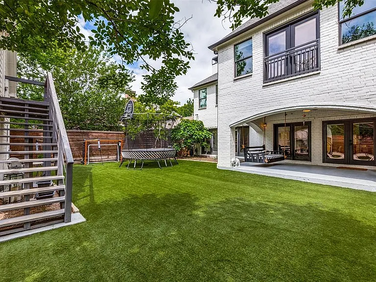 2829 Dyer St — Photo 26