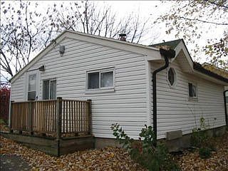 2nd image of 2840 Gladstone St