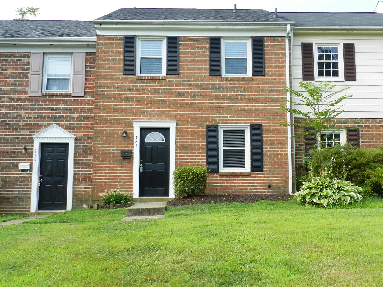 3 bed, 1.5 bath, 1156 sqft, $1,650 — Photo 1