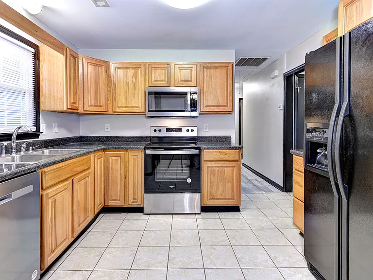 9106 Lost Forest Dr — Photo 10