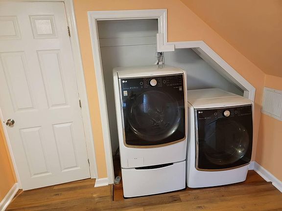 3rd image of 83 Benjamin Ave #1