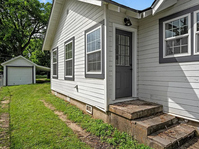2704 Herring Ave — Photo 19