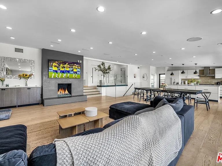 1812 Navy St — Photo 17