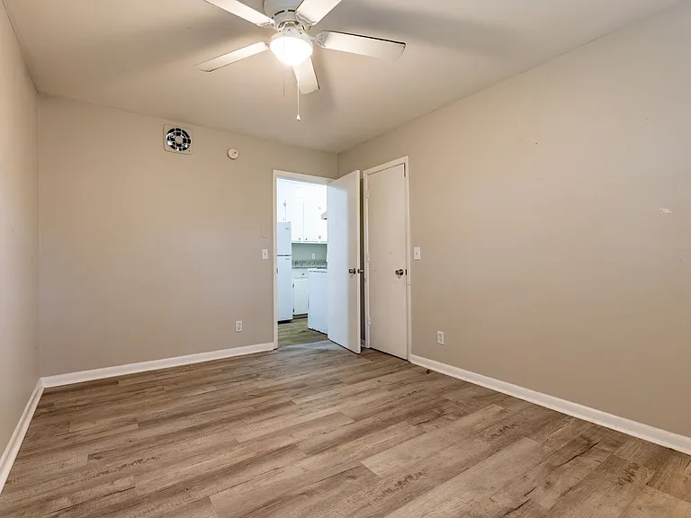 3951 Saint Johns Ave — Photo 5