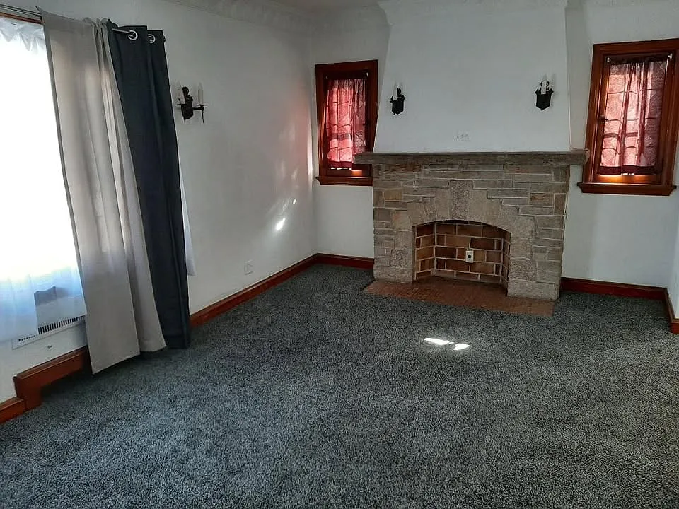 2 bed, 1100 sqft, $1,300 — Photo 3