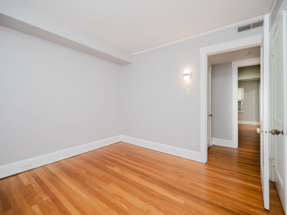 Mariemont Square Bedroom