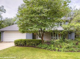9 Windcrest Dr, Oswego, IL