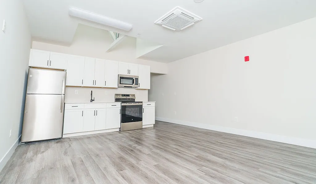 Riverwalk Apartments — Photo 2