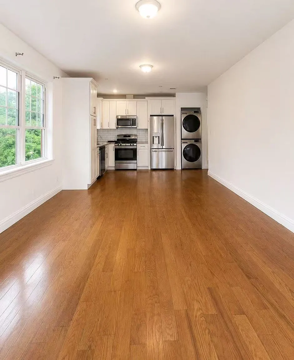 3 bed, $3,200 — Photo 2