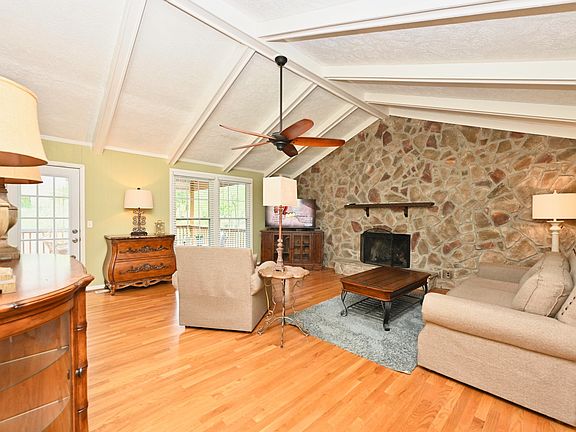 3rd image of 108 Cedar Springs Trl