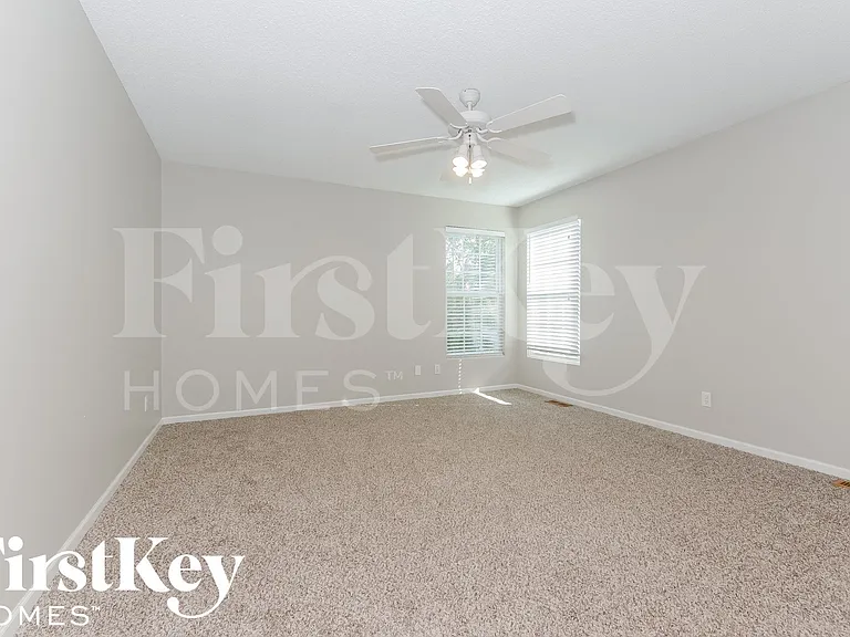 609 Rosehill Dr — Photo 10