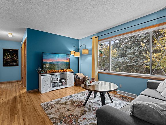 3rd image of 417 21st Ave SW
