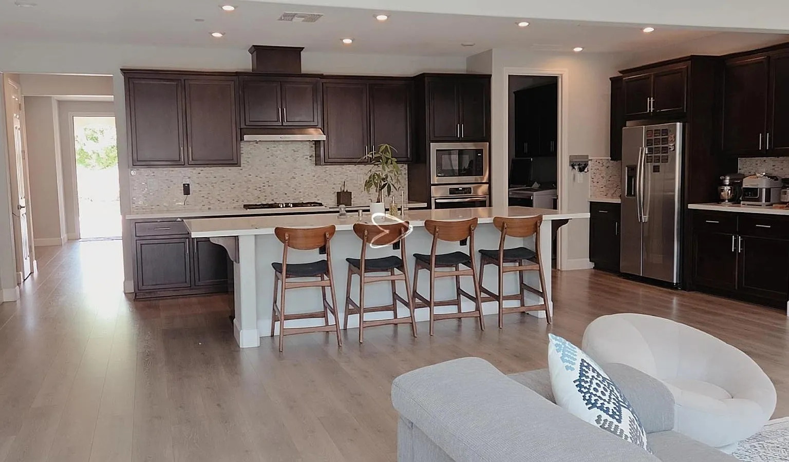 3 bed, 1891 sqft, $3,190 — Photo 4