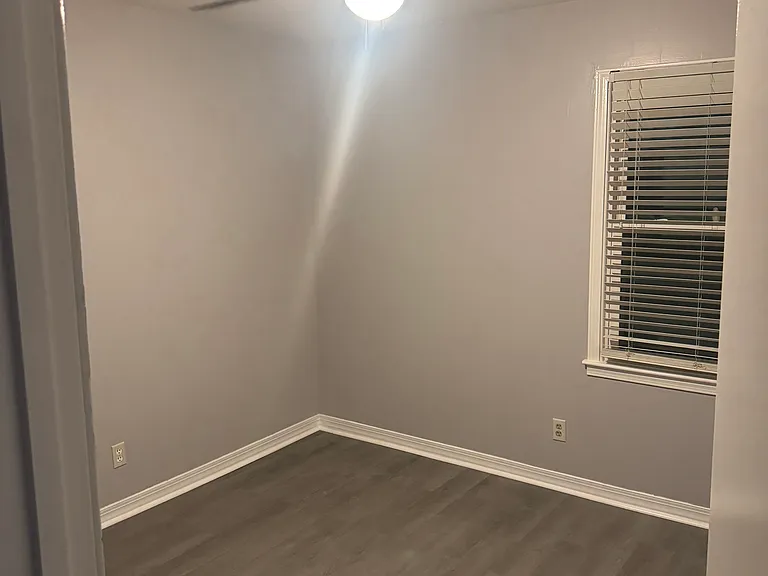 1504 Fords Way — Photo 3