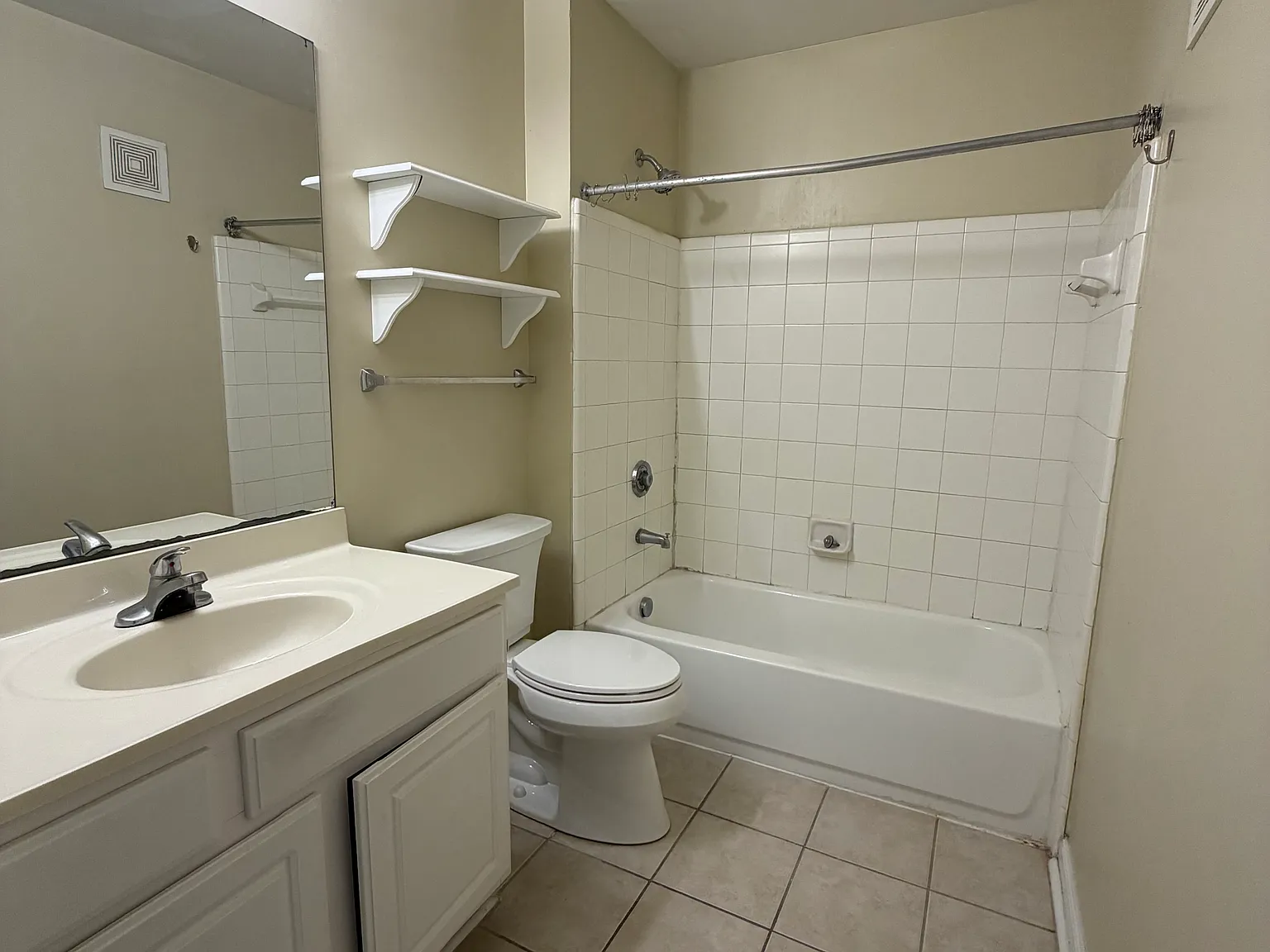 3 bed, 1324 sqft, $1,200 — Photo 4