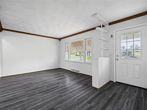 4th image of 292 Knapp Ave