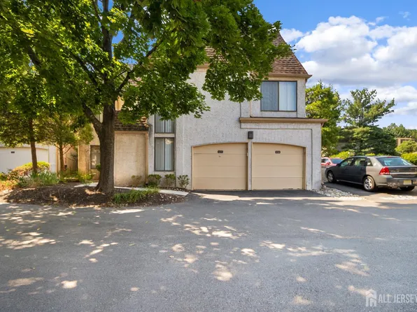 124 Park Gate Dr, Edison, NJ 08820