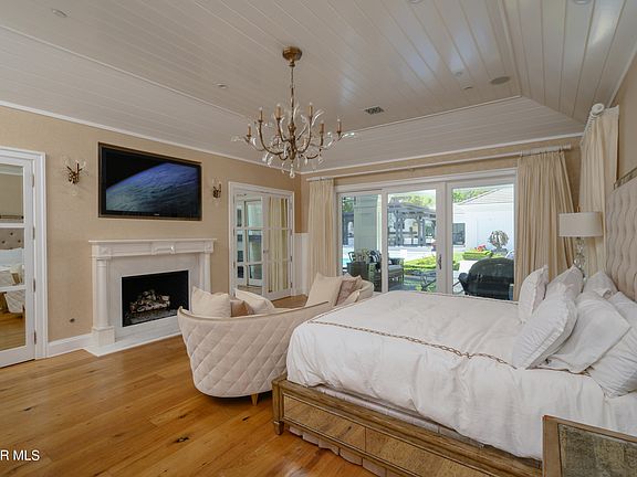 3rd image of 129 Hampstead Ct