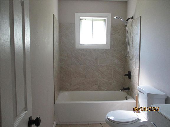 4th image of 265 Elmdale Dr