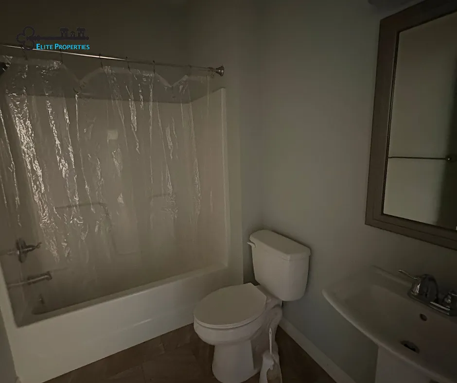 3 bed, $1,800 — Photo 2