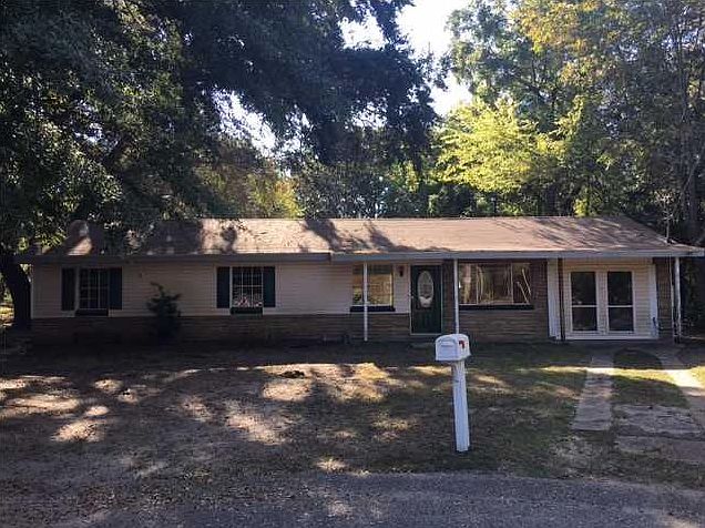 2nd image of 2209 Ocala Cir