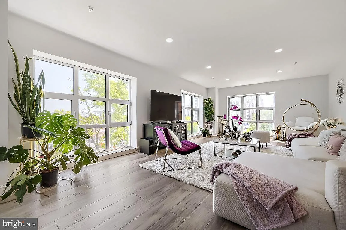 Scarlett Place Condominium — Photo 4