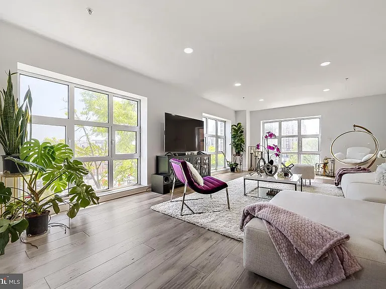 250 President St #211 — Photo 4