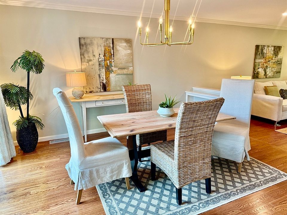 1st image of 22 Floret Cir