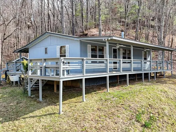 240 N Ruby Lake Dr, Hiawassee, GA 30546