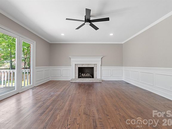 3rd image of 1507 Chadmore Ln NW