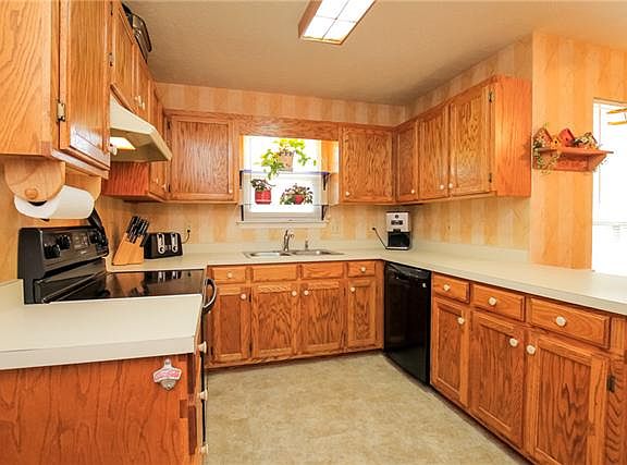 4th image of 2239 Eastview Dr
