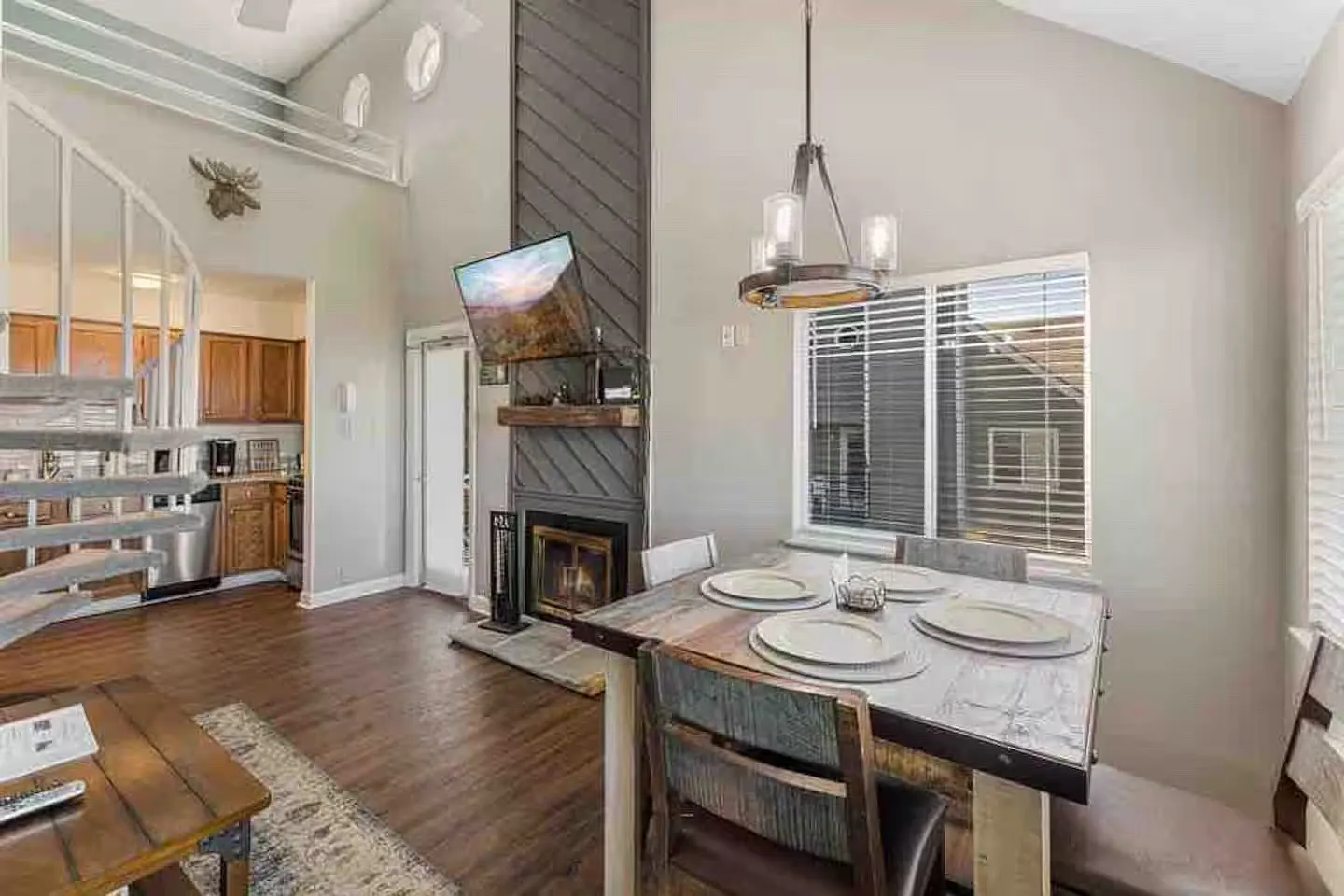 3 bed, 906 sqft, $2,800 — Photo 2