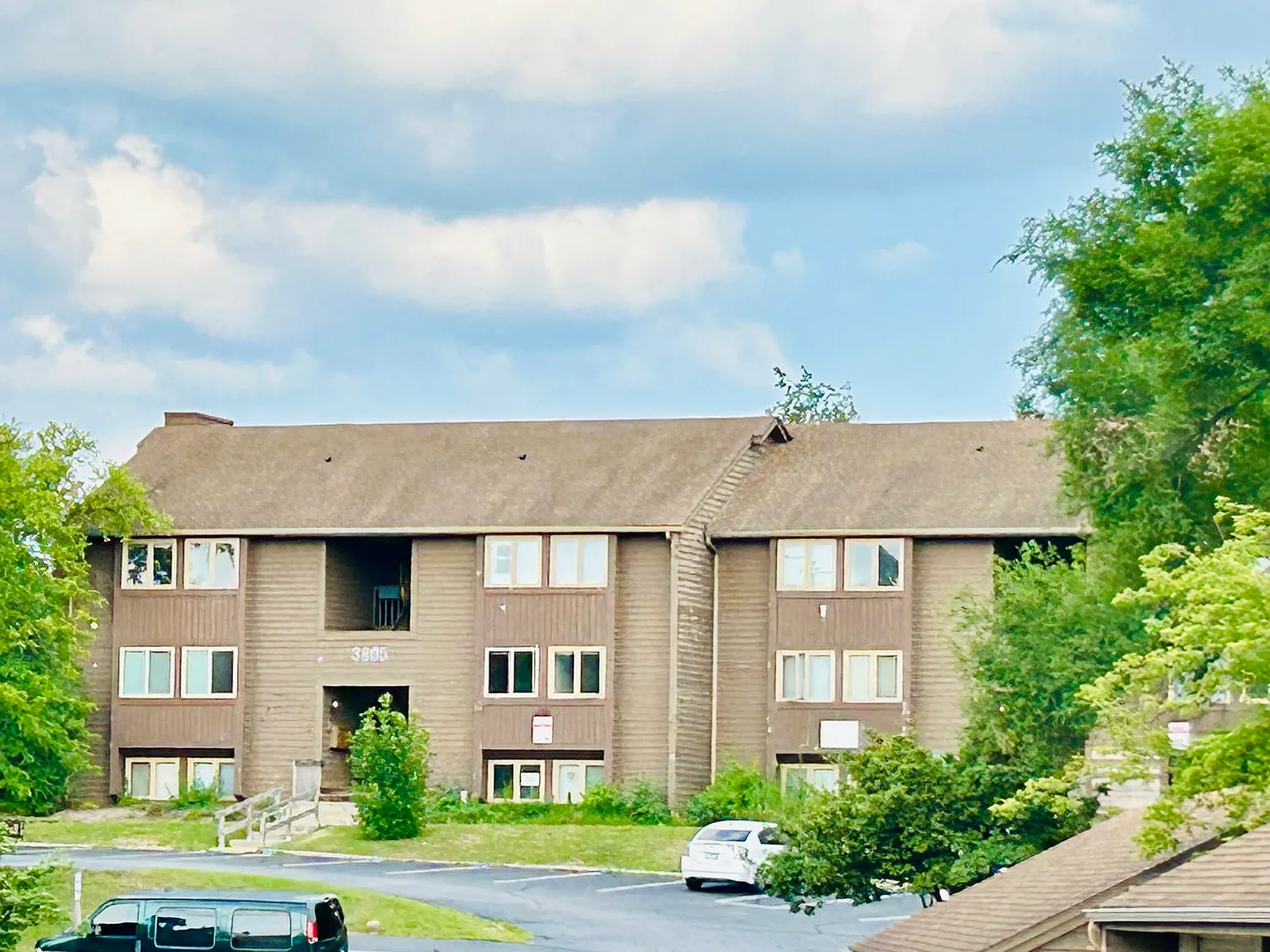 Foxwood Apartments — Photo 1