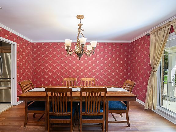 5th image of 5910 Fern Ave