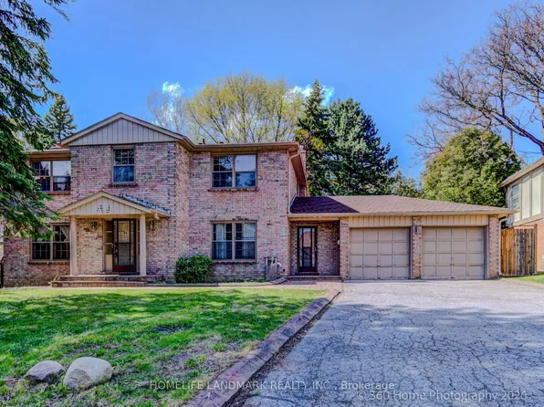 28 Cobblestone Dr, Markham, ON L3T 4E4