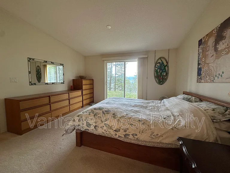 9481 Winchester Rd — Photo 15