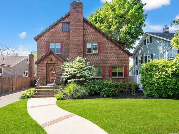 30 Lincoln Street, Babylon, NY 11702