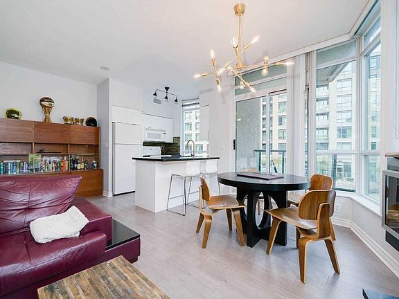 4th image of 219 Fort York Blvd #203