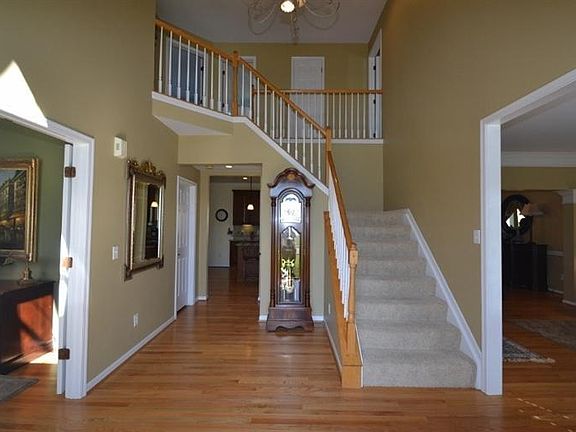 3rd image of 5464 Crestwood Dr