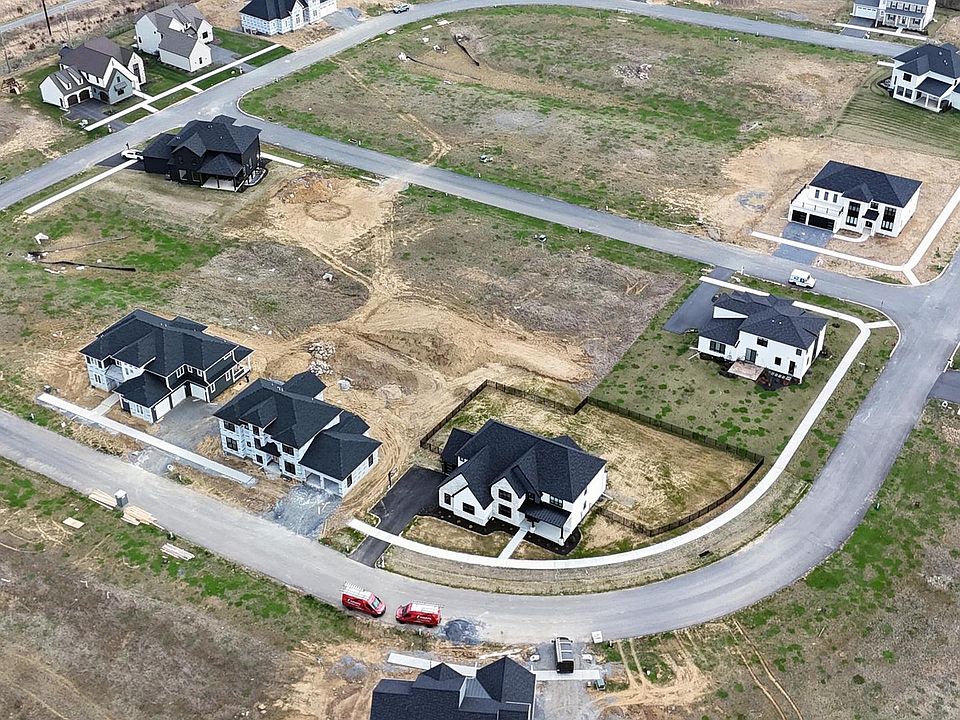 2nd image of 574 Dolly Dr