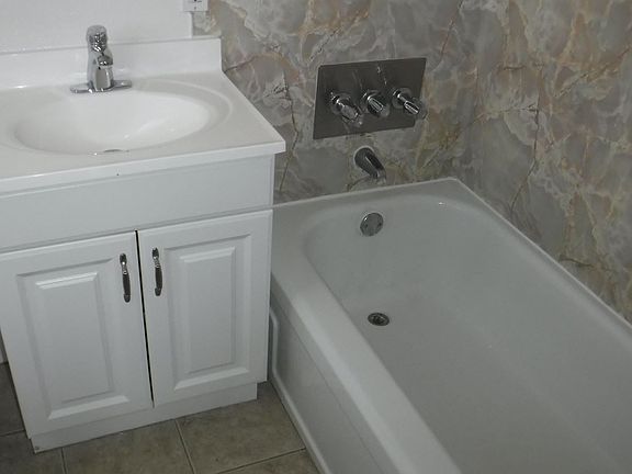 5th image of 1993 Church St APT L