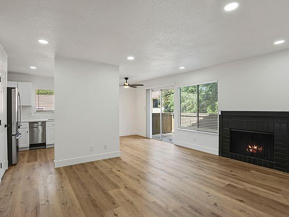 3rd image of 3701 Colonial Dr
