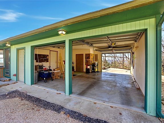 3rd image of 70 Pleasant Ridge Dr