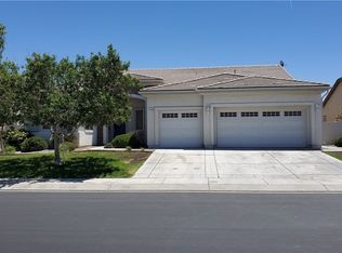 10285 Cotoneaster St, Apple Valley, CA 92308