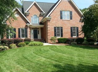 5703 Chretien Point Dr, Charlotte, NC 28270
