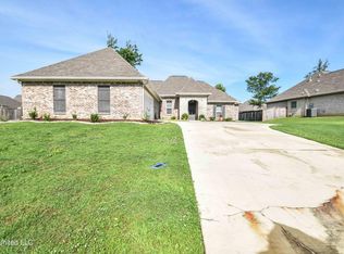 208 Oakmont Dr, Clinton, MS 39056