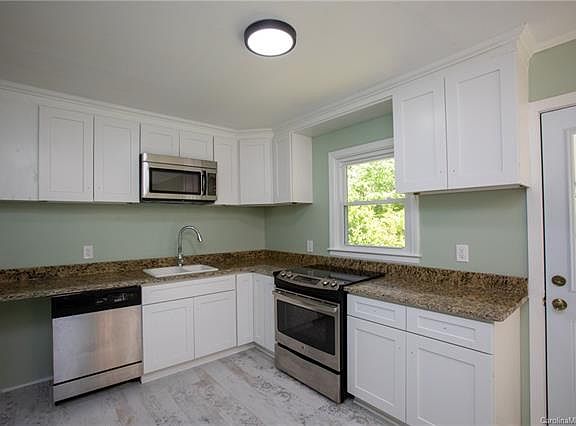 3rd image of 464 Cummings St